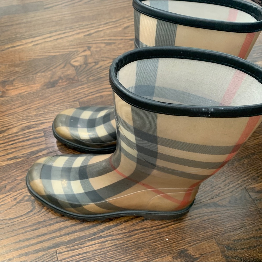 Burberry Men's Checkered Boots - Black, Tan, and Red - Picture 7 of 7